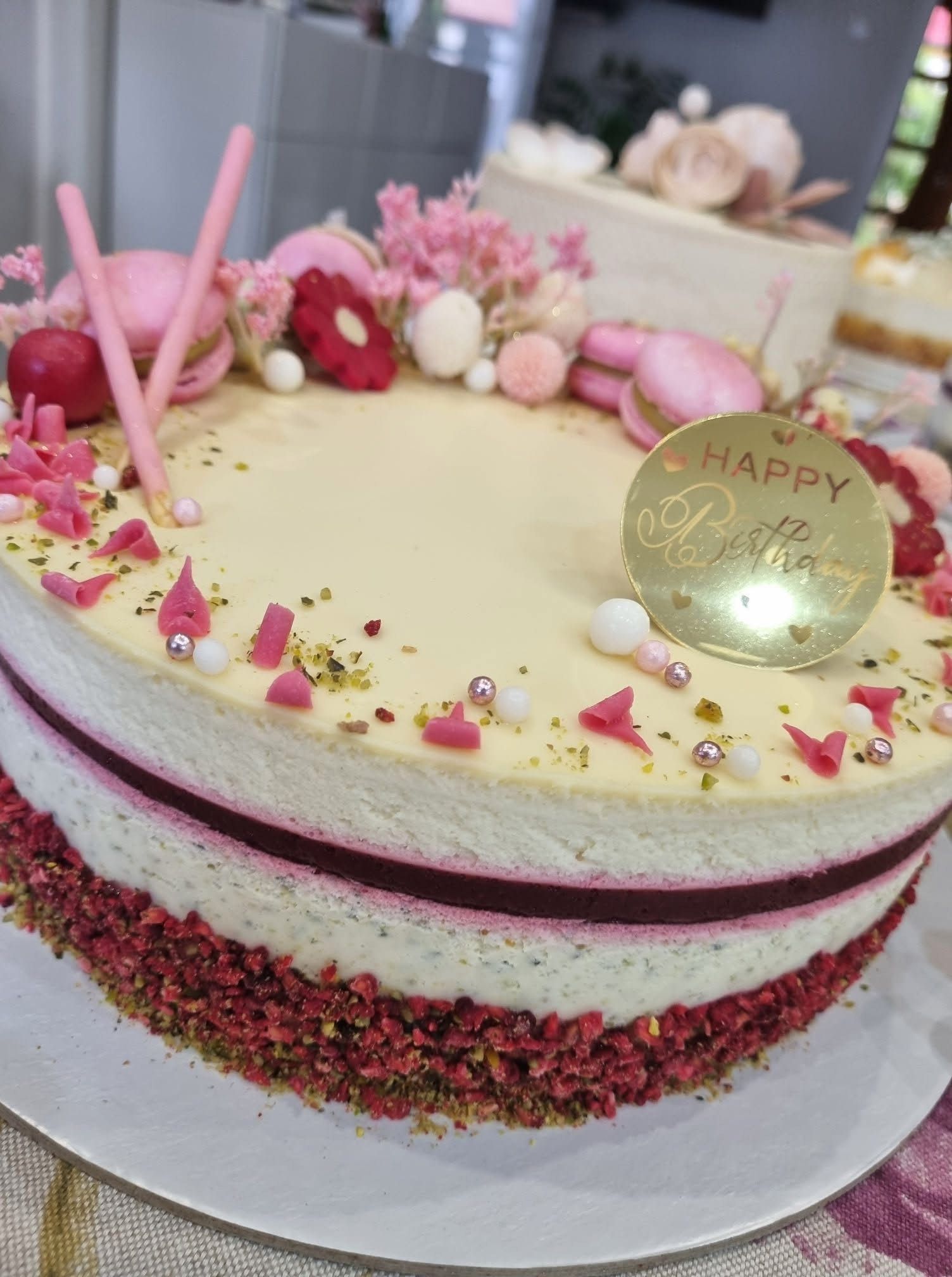 Fehércsokis pisztáciás torta málnával (Alattyán tortája 2021.)