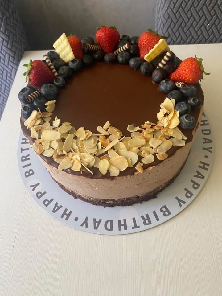 Egyszerű gyümölcsös csoki torta