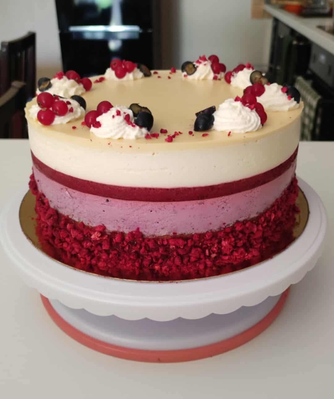 Erdei gyümölcsös joghurt mousse torta