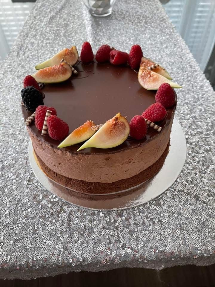 Marcipános étcsoki torta szederrel recept