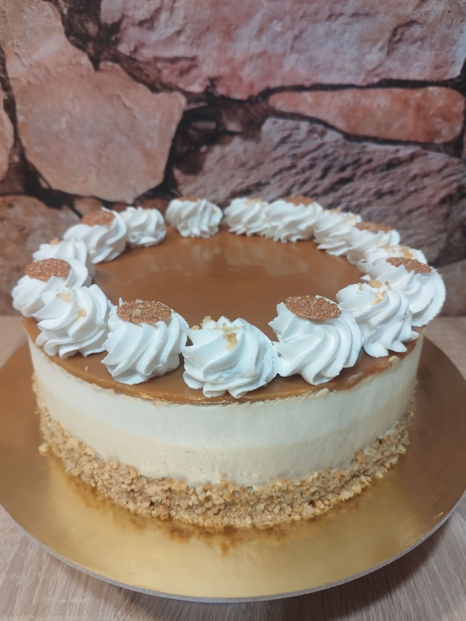 Fehér csokis sós karamell torta
