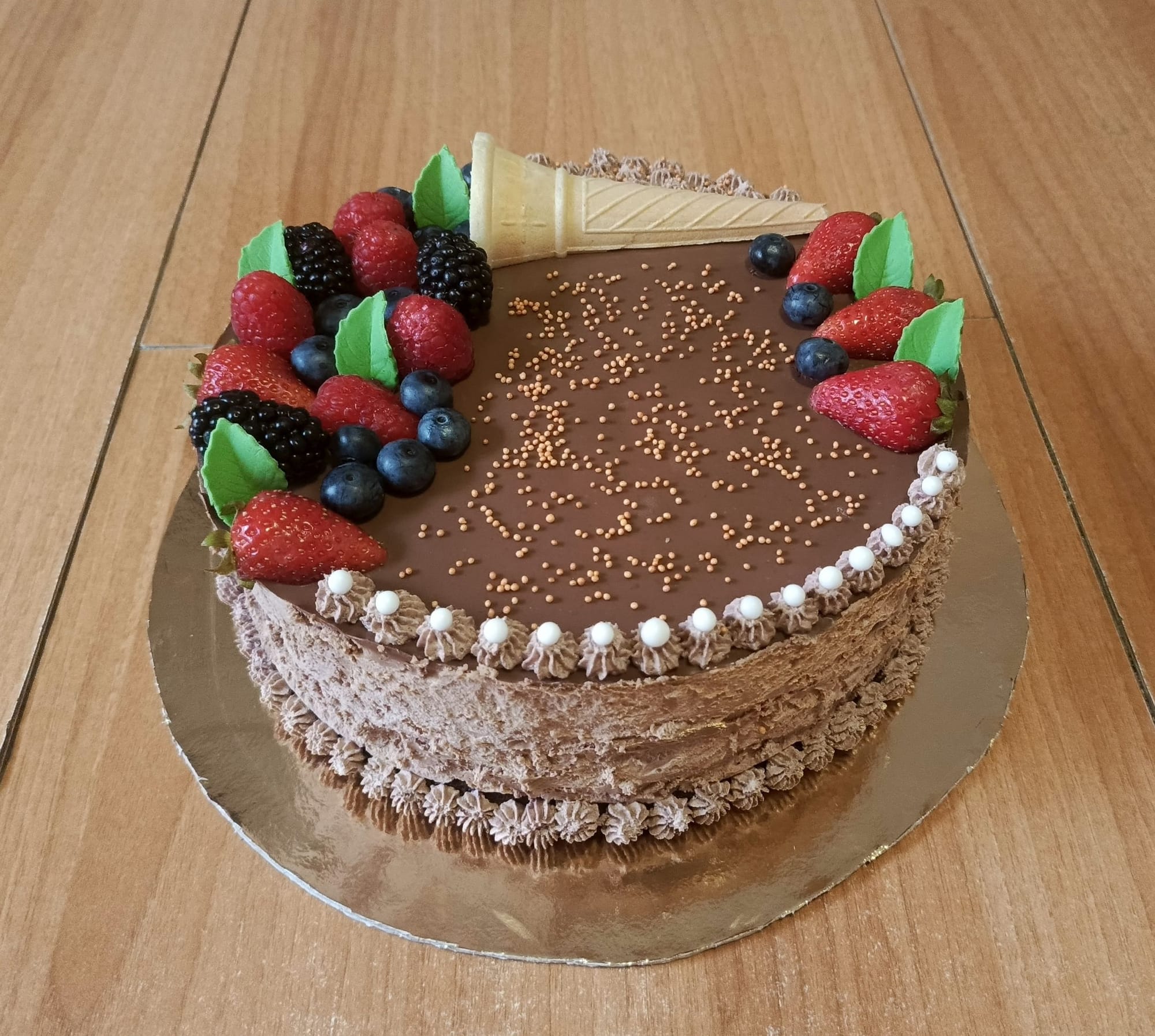 Egyszerű gyümölcsös csoki torta