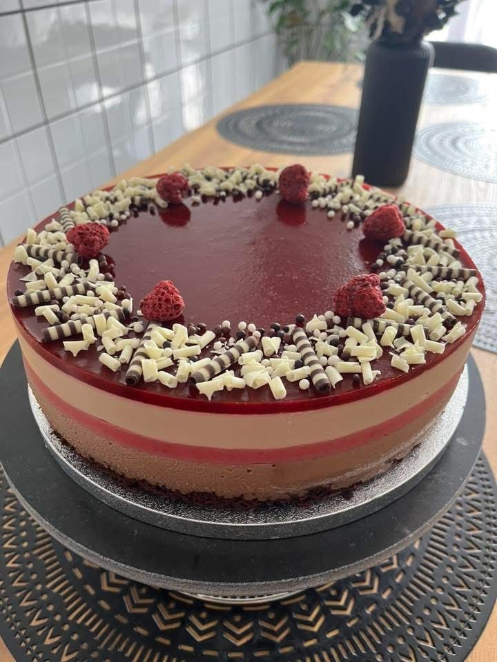 Málnás csokoládé torta