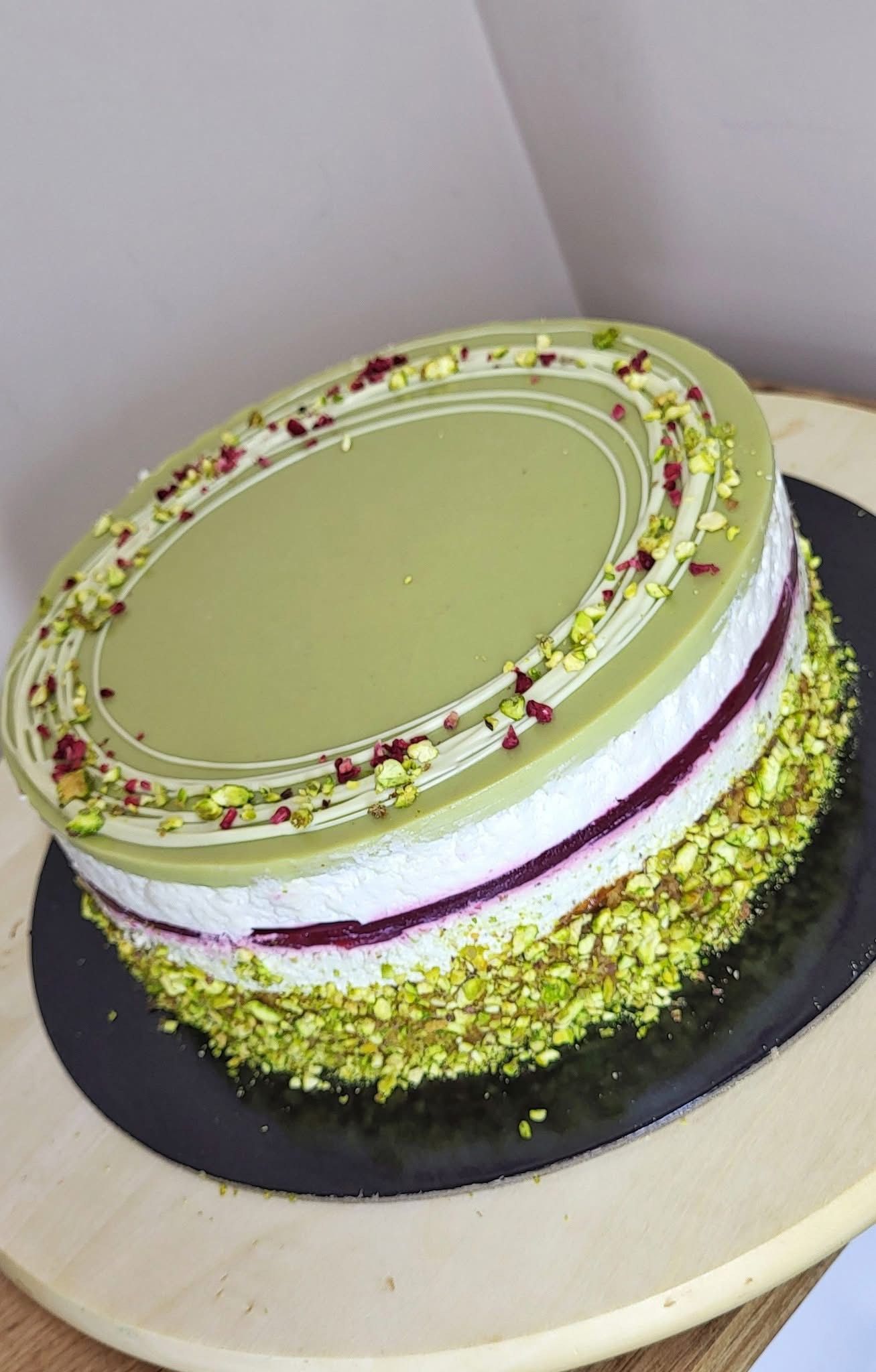Fehércsokis pisztáciás torta málnával (Alattyán tortája 2021.)