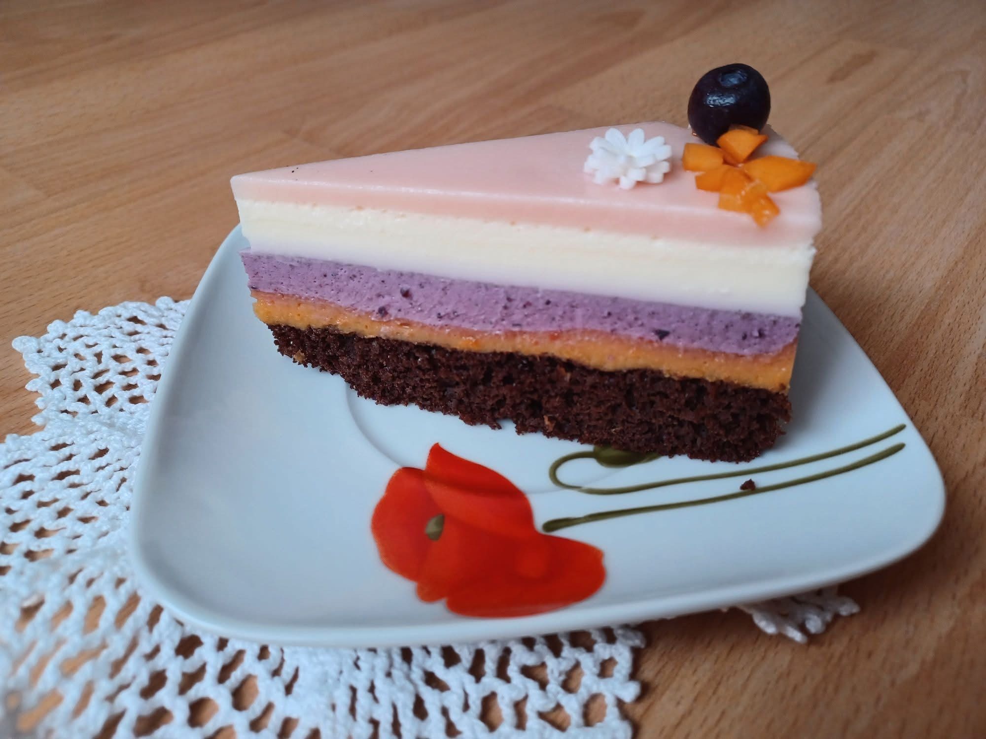 Áfonyás barackos levendula torta fehér csokoládéval