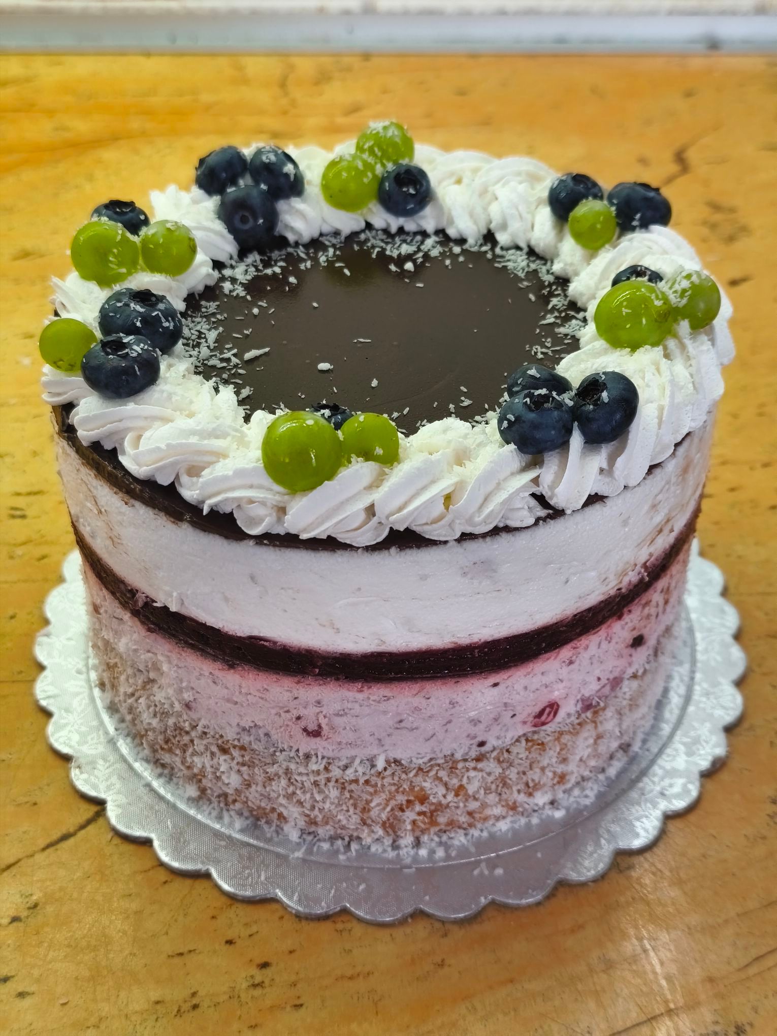 Erdeigyümölcsös kókusz torta