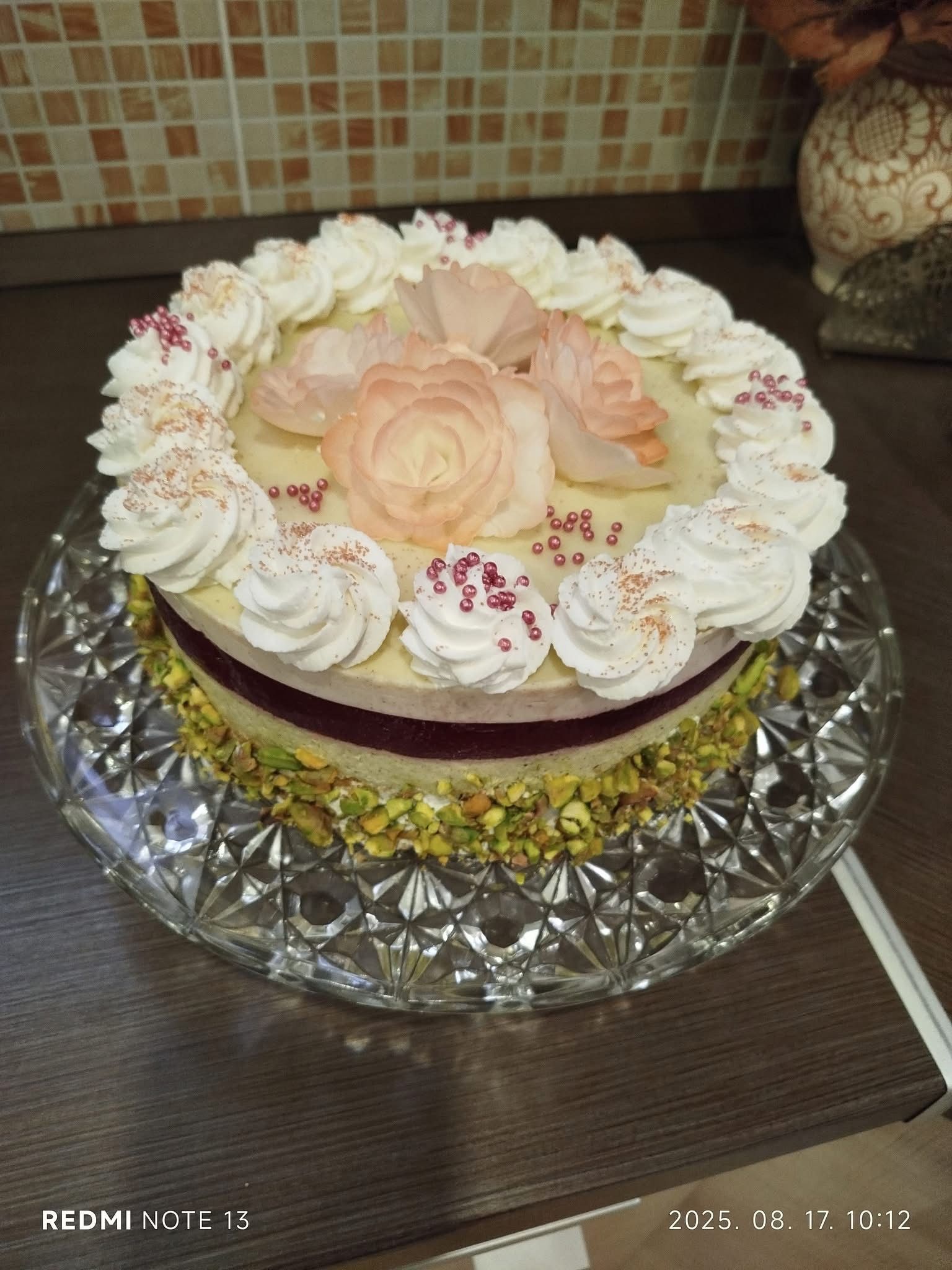 Fehércsokis pisztáciás torta málnával (Alattyán tortája 2021.)
