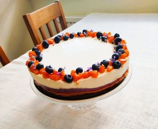 Áfonyás barackos levendula torta fehér csokoládéval