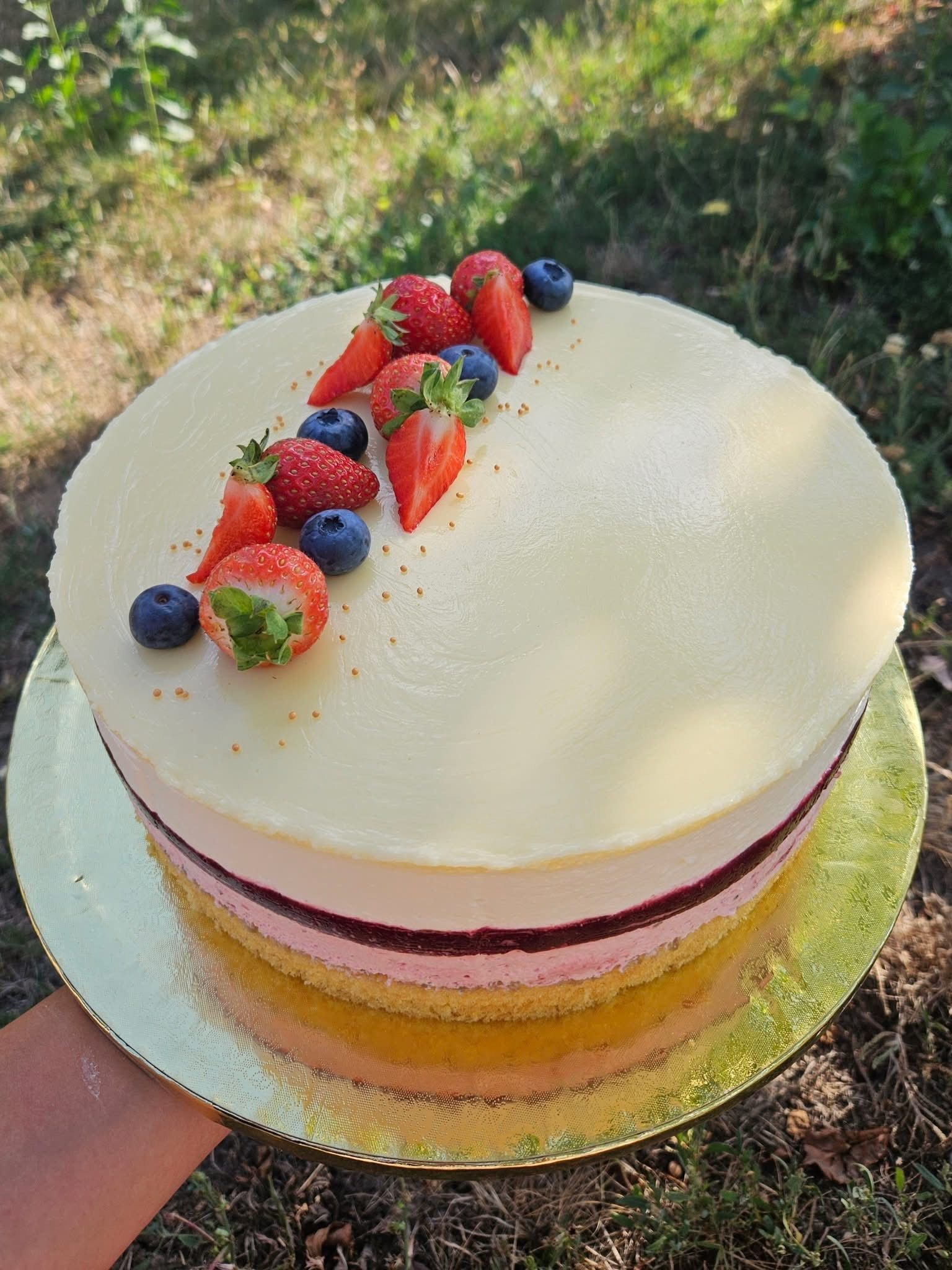 Erdei gyümölcsös joghurt mousse torta