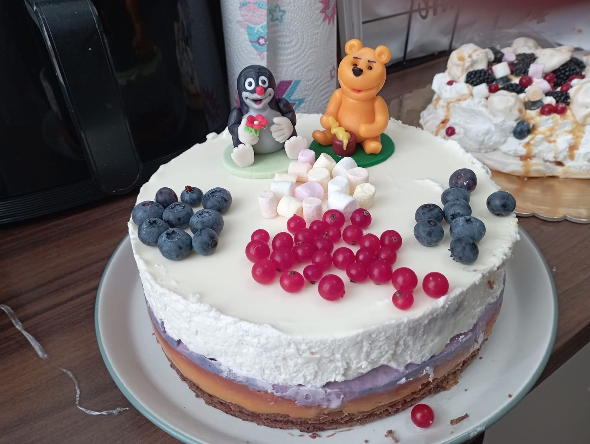 Áfonyás barackos levendula torta fehér csokoládéval