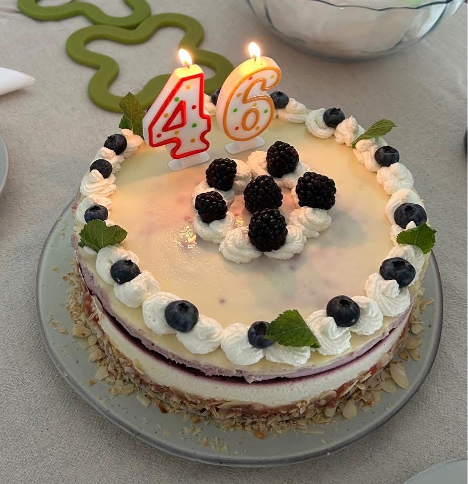 Szeder torta túrós mascarpone krémmel, és mandulával