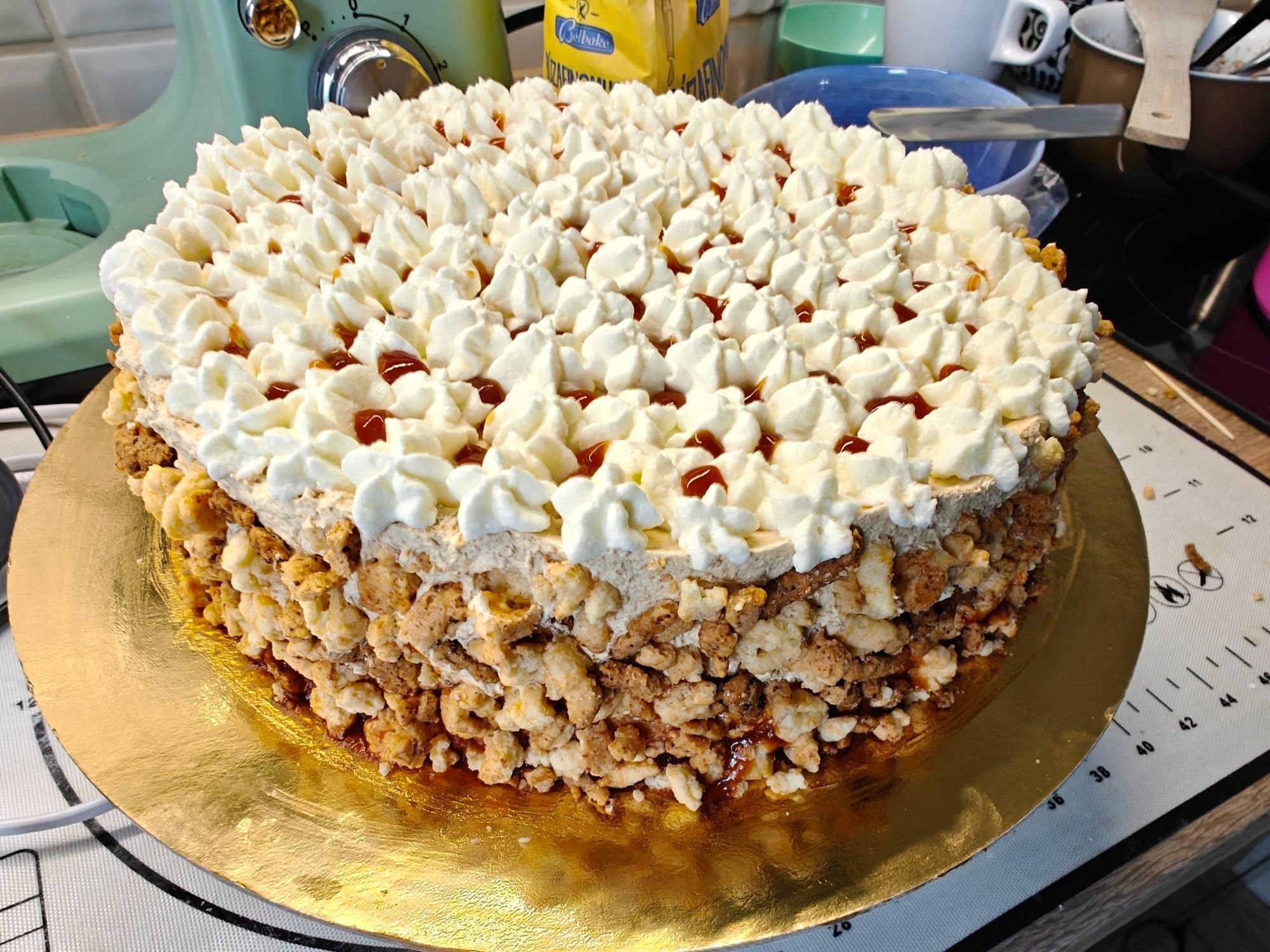 Tejkaramell torta csipkebogyóval