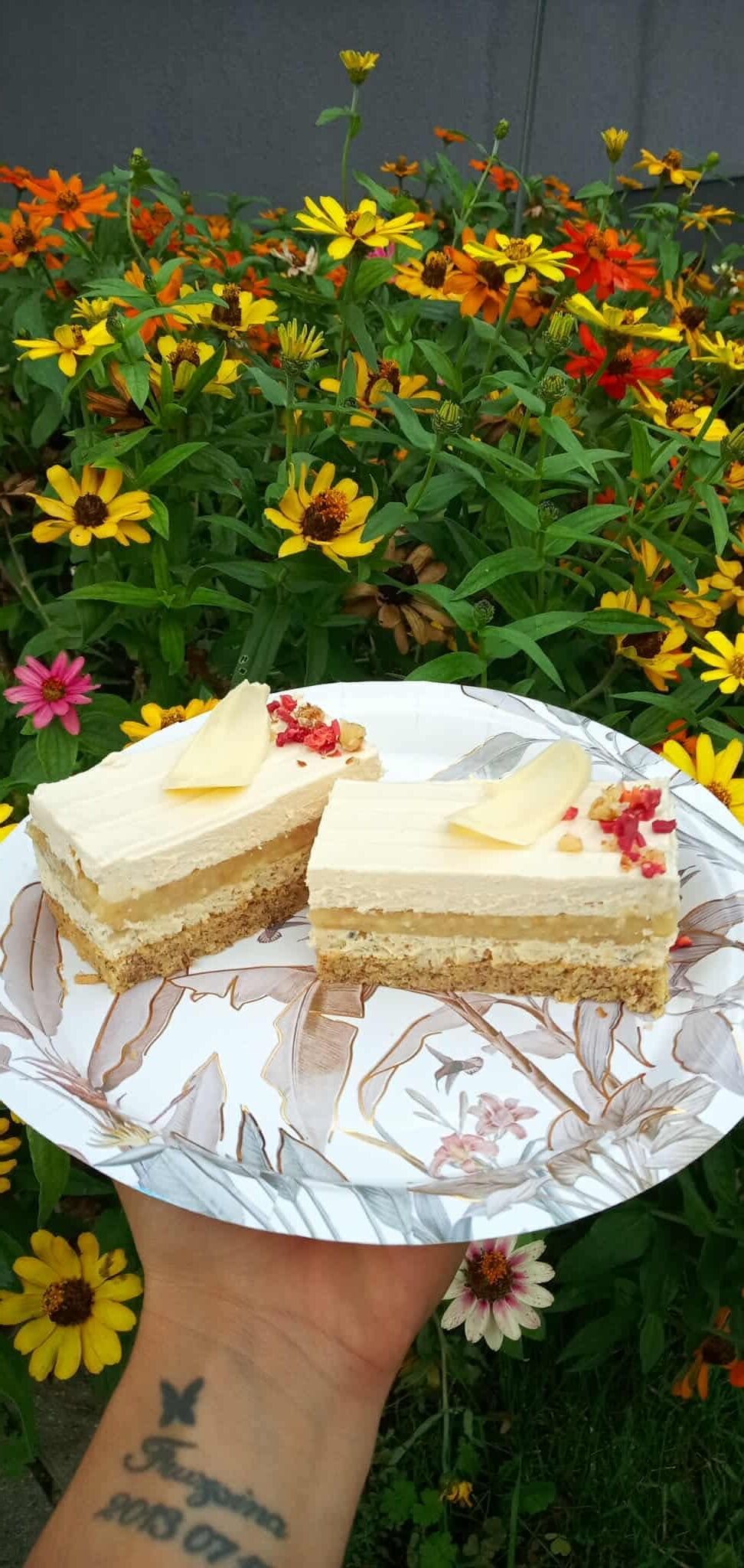 Fügés torta törökmogyoróval és karamellel