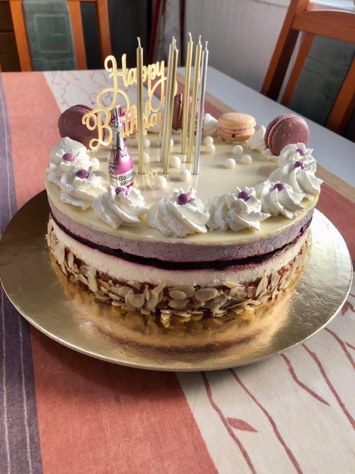 Szeder torta túrós mascarpone krémmel, és mandulával