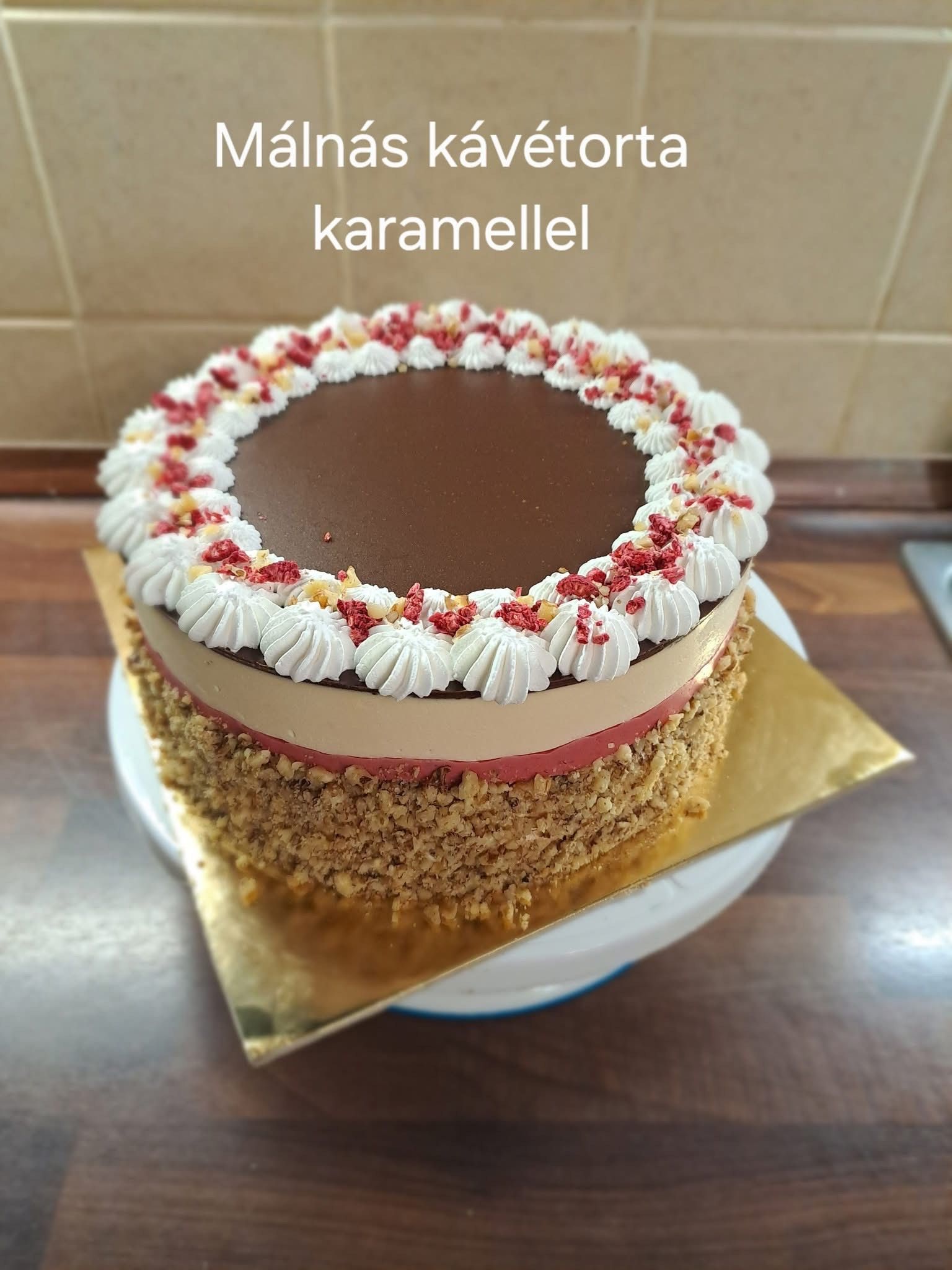 Málnás kávétorta karamellel