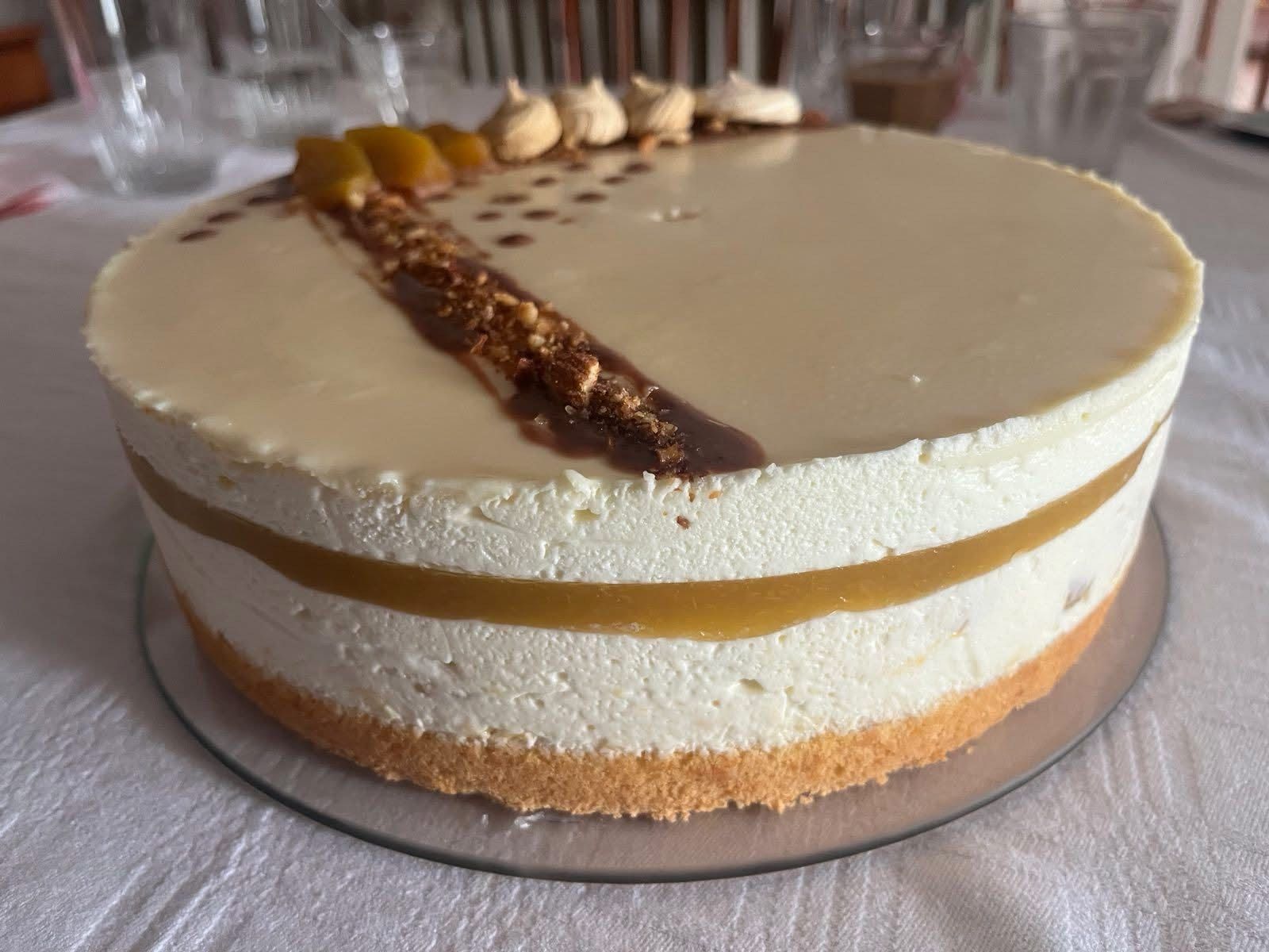 Fehércsokis őszibarack torta