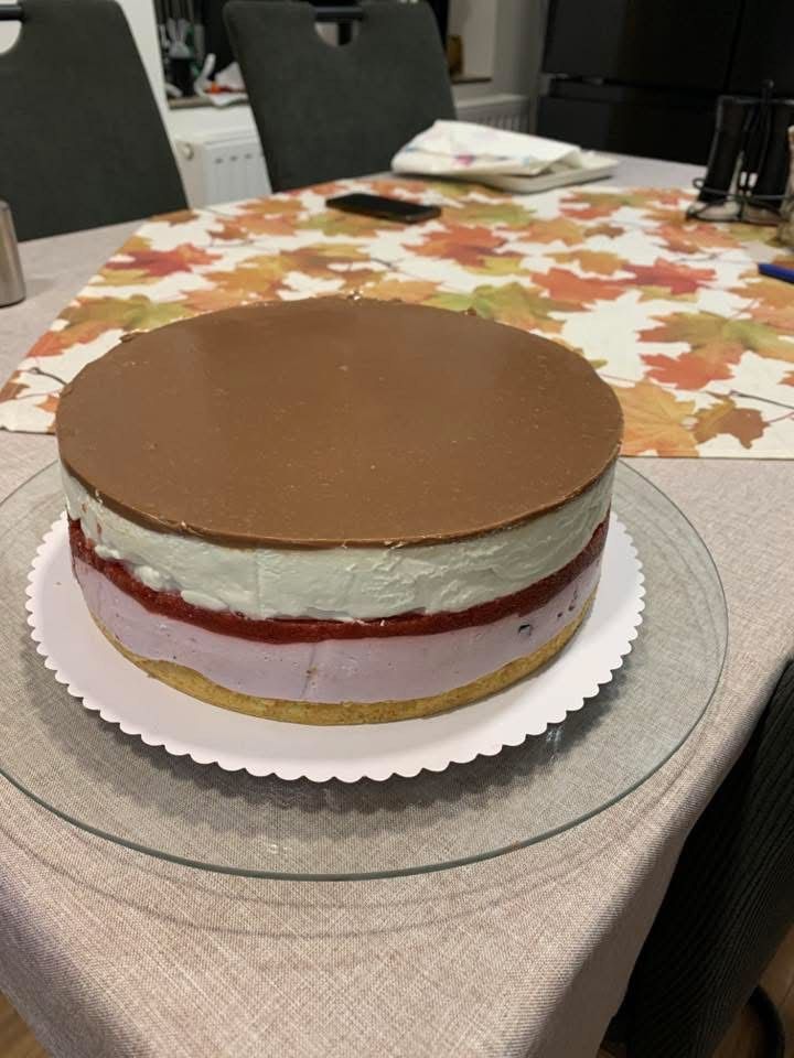 Erdei gyümölcsös joghurt mousse torta