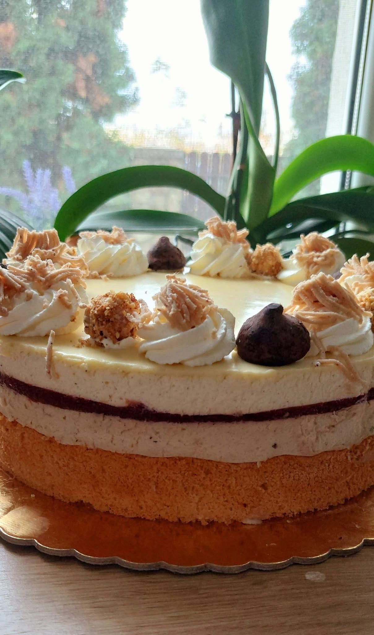 Vaníliás gesztenye torta rumos meggyel