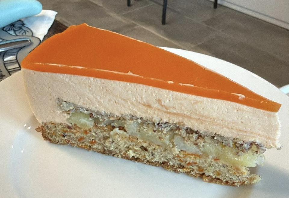 Mogyorós répa mousse torta gyömbéres almaraguval