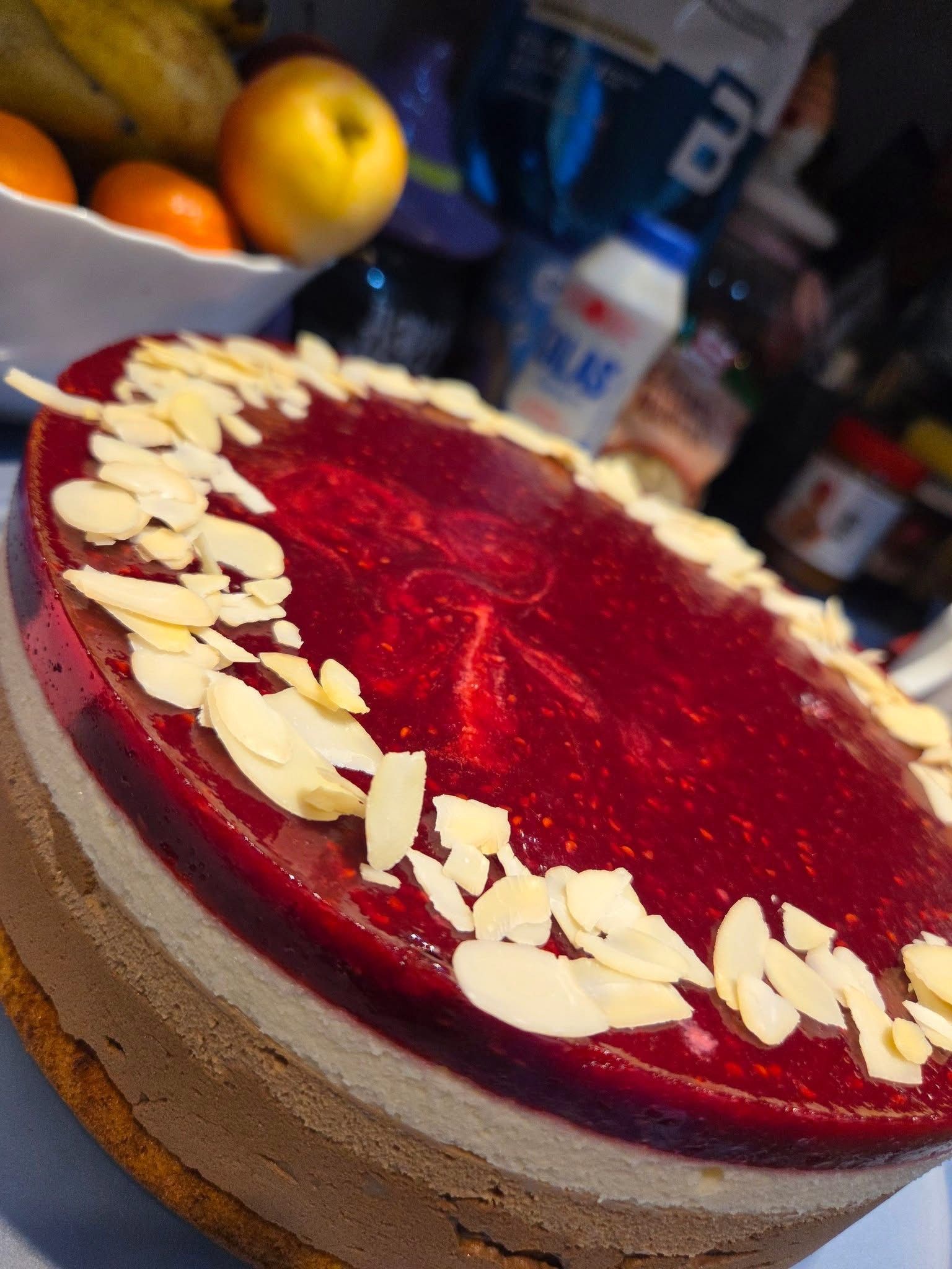 Csokis marcipános süti málnával