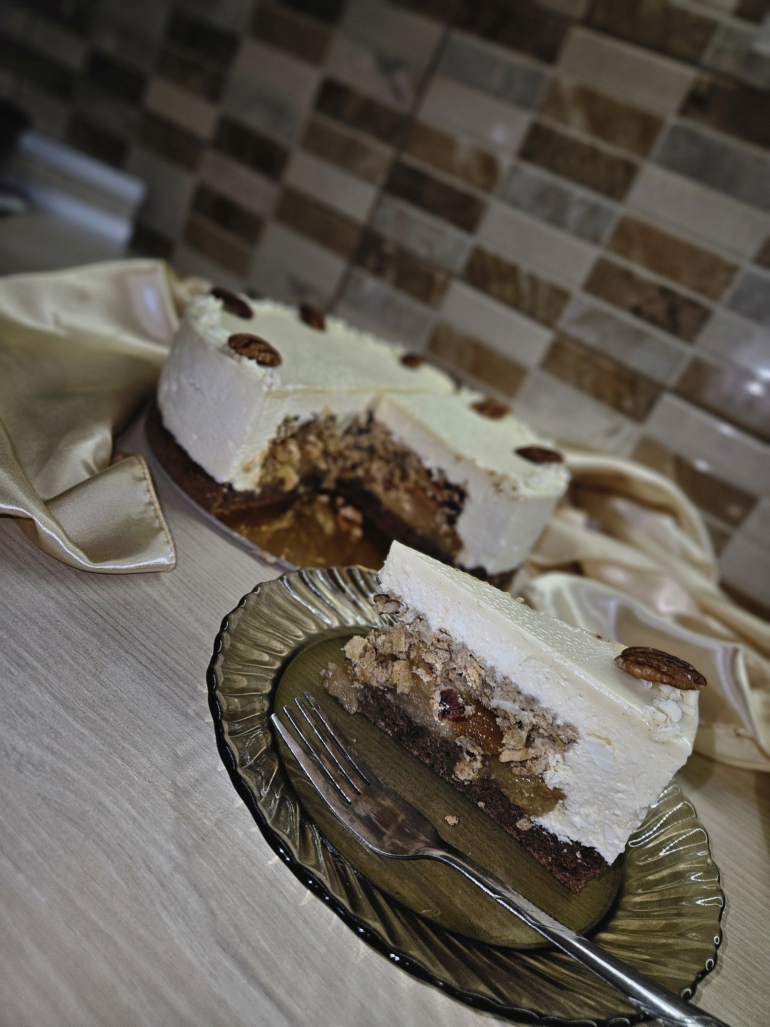 Körtés karamellás túrótorta mogyoróval