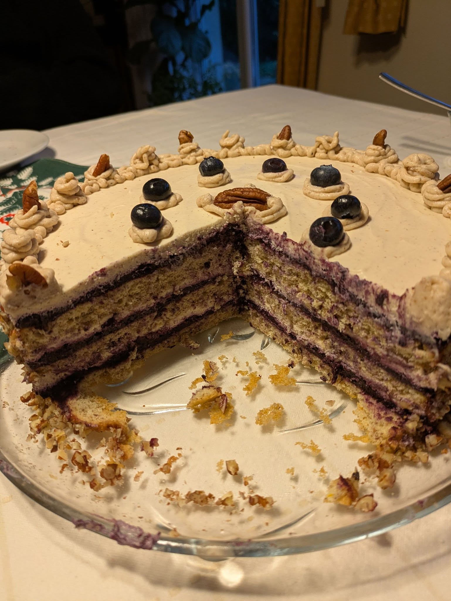 Gesztenye torta mézes kékáfonyával, pekándióval