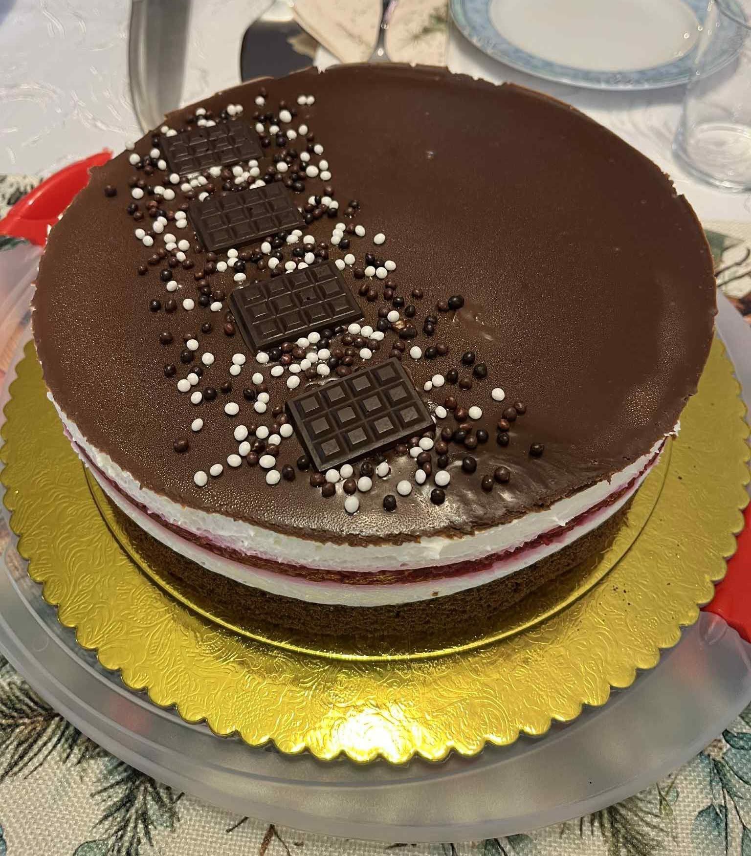 Fehércsokis túrókrém torta málnával