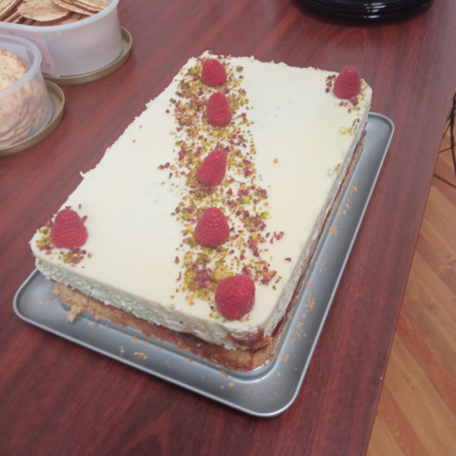 Fehércsokis pisztáciás torta málnával (Alattyán tortája 2021)