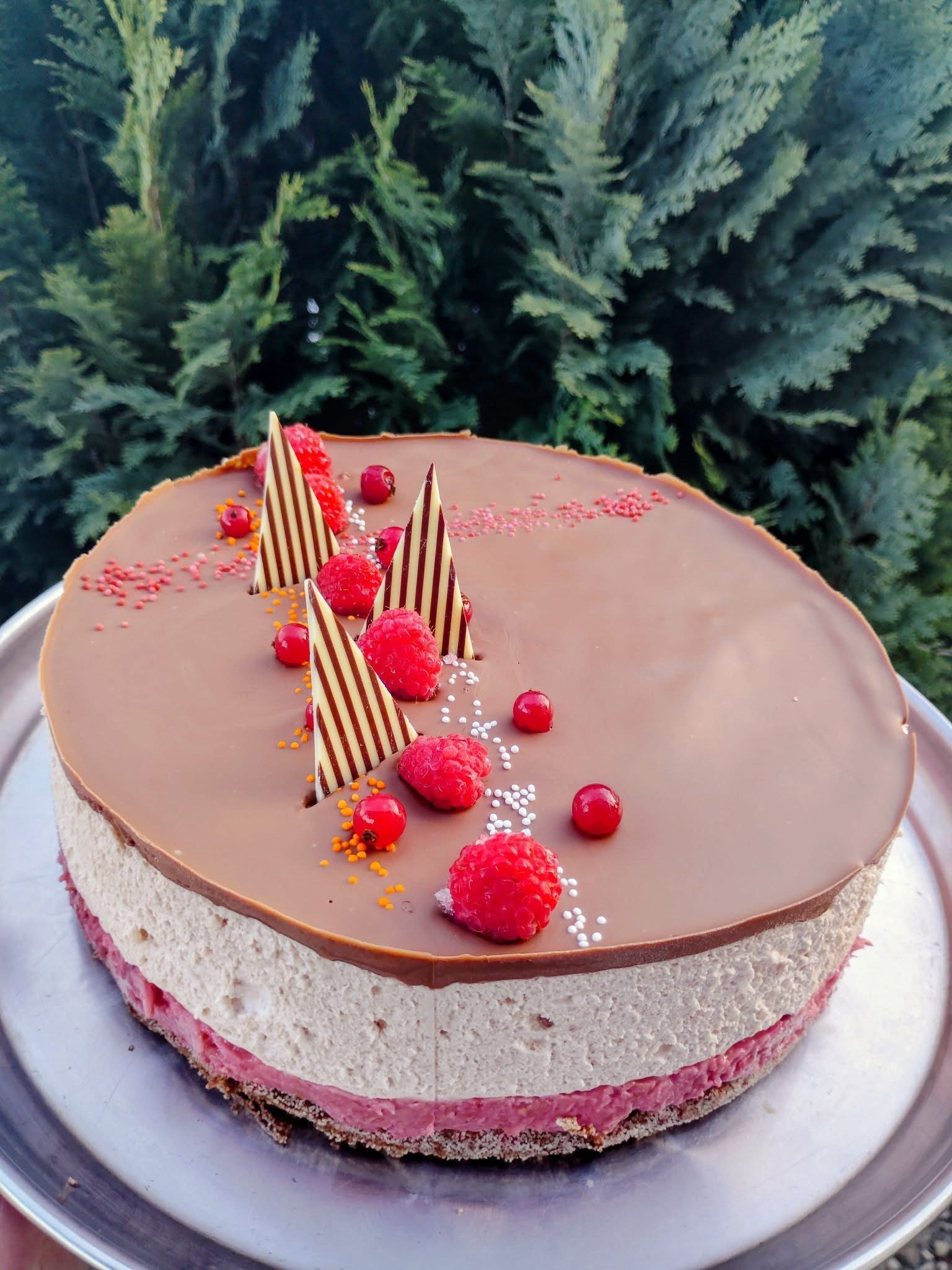 Csokis tejbegríz torta málnával
