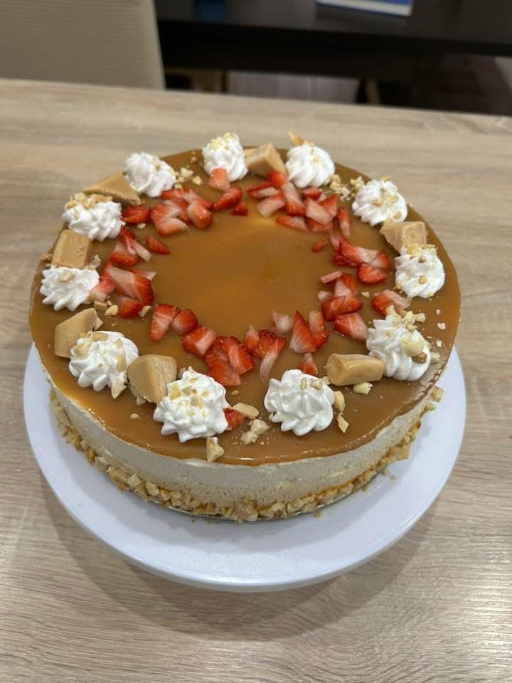 Fehér csokis sós karamell torta