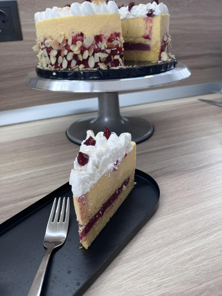Erdei gyümölcsös madártej torta