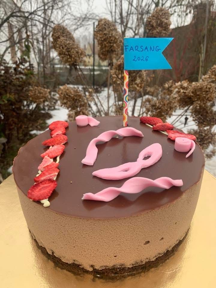 Egyszerű gyümölcsös csoki mousse torta