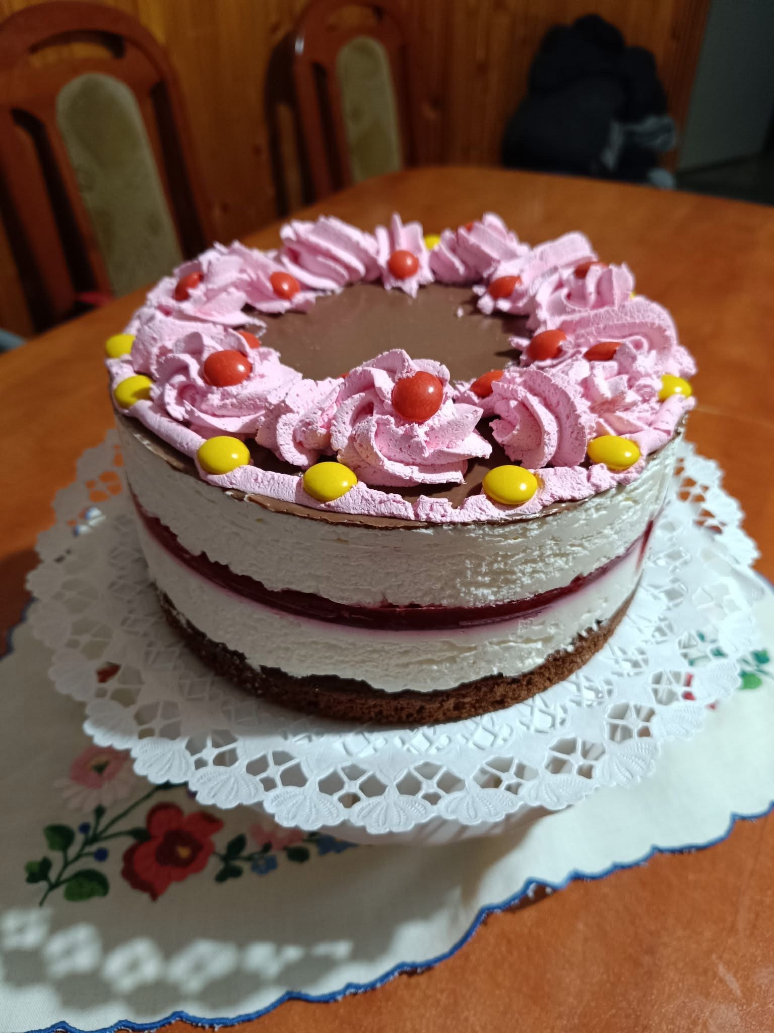 Fehércsokis túrókrém torta málnával
