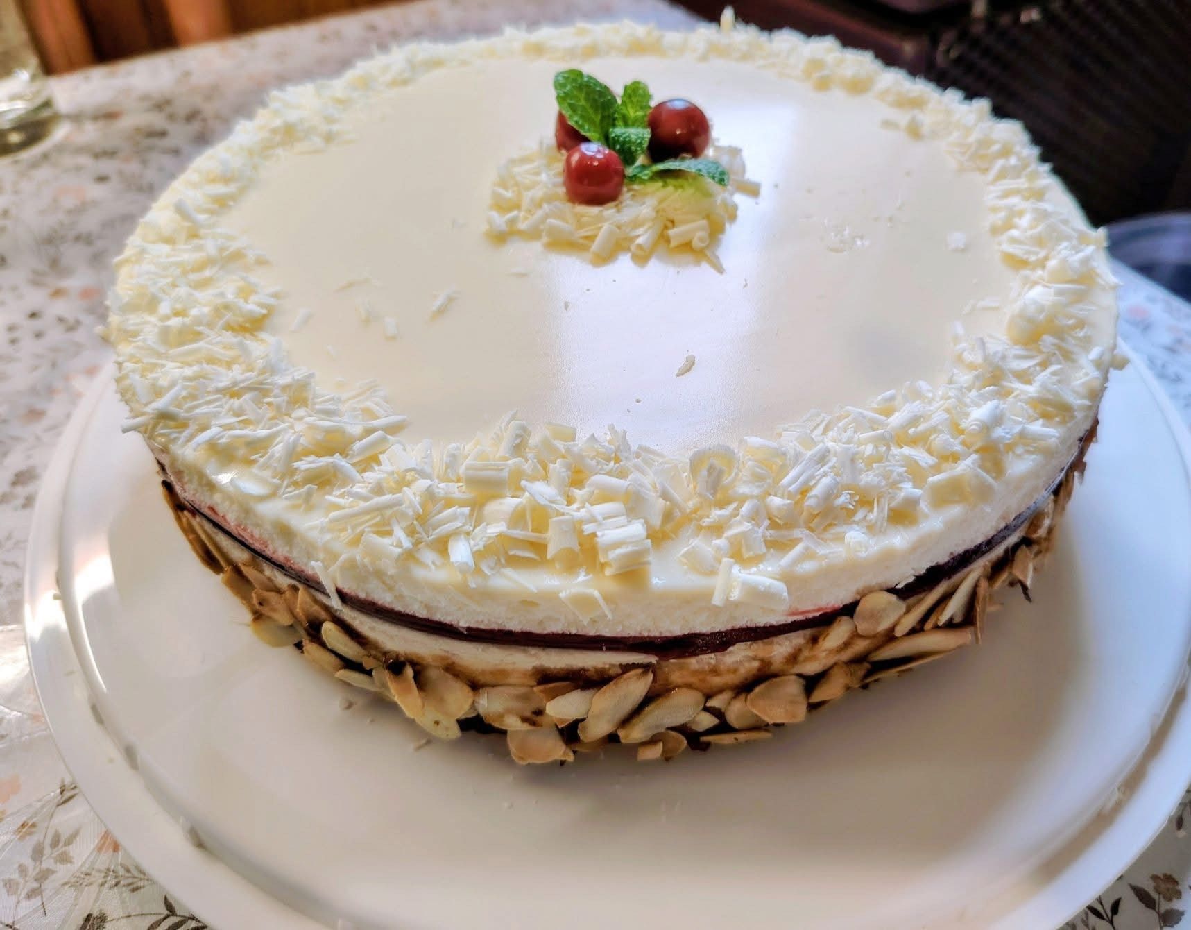 Vaníliás gesztenyetorta rumos meggyel