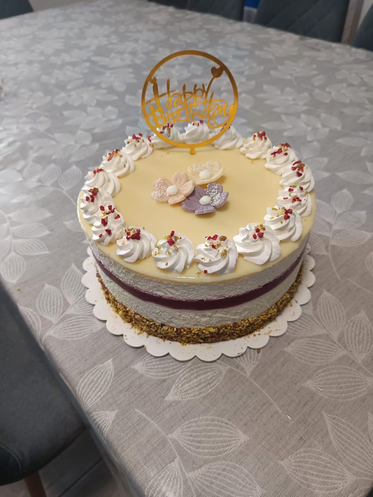Fehércsokis pisztáciás torta málnával (Alattyán tortája 2021)