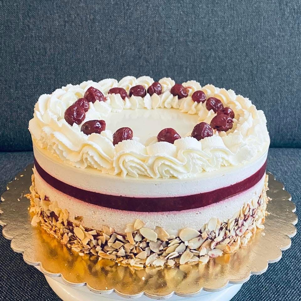 Vaníliás gesztenyetort rumos meggyel