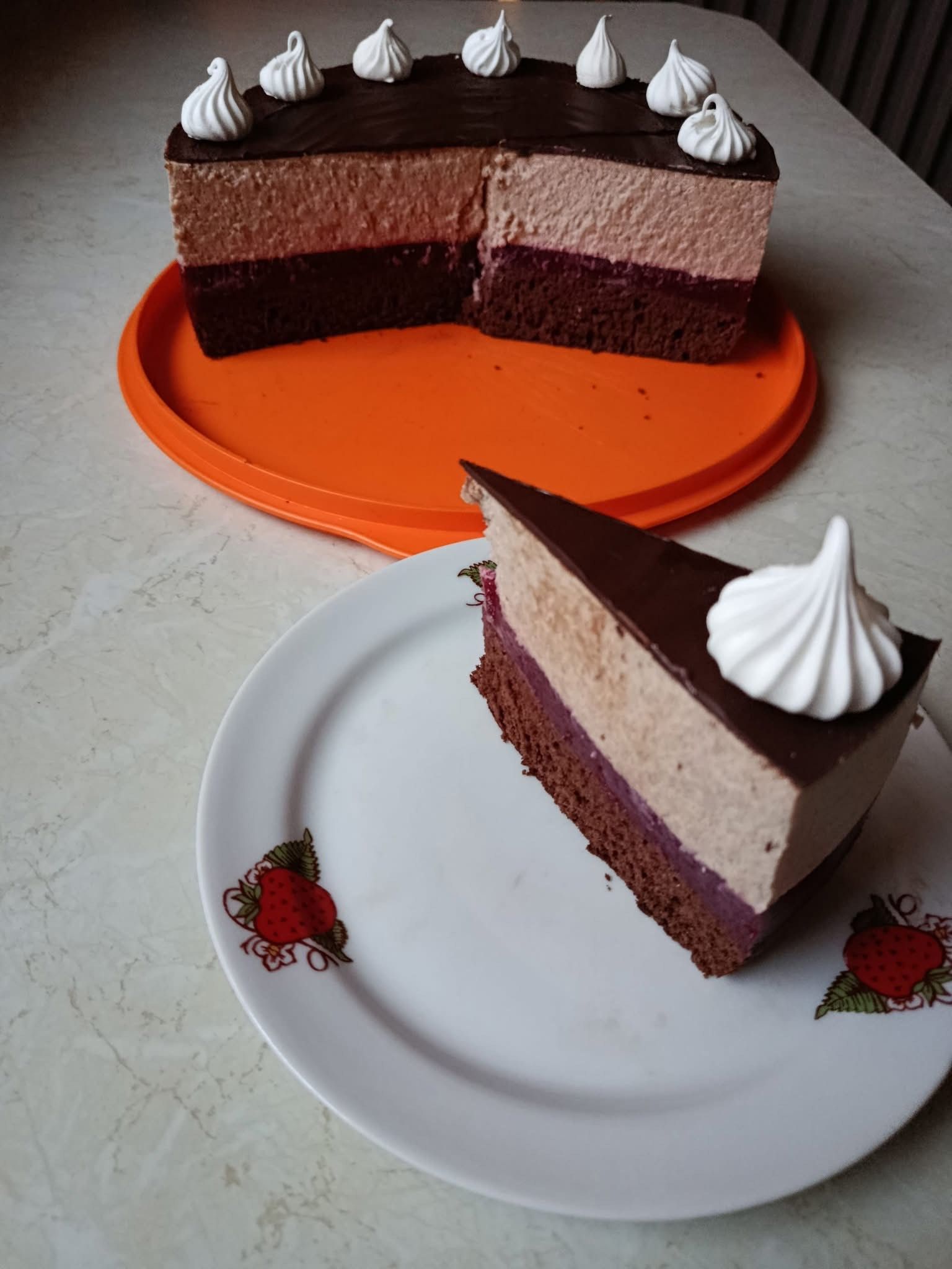 Csokis tejbegríz torta málnával