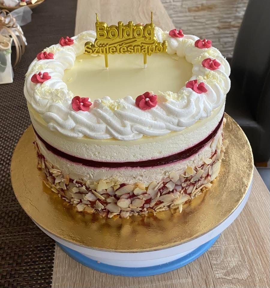 Vaníliás gesztenyetorta rumos meggyel