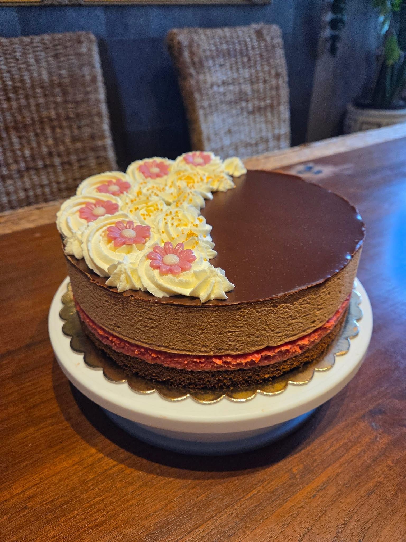 Csokis tejbegríz torta málnával