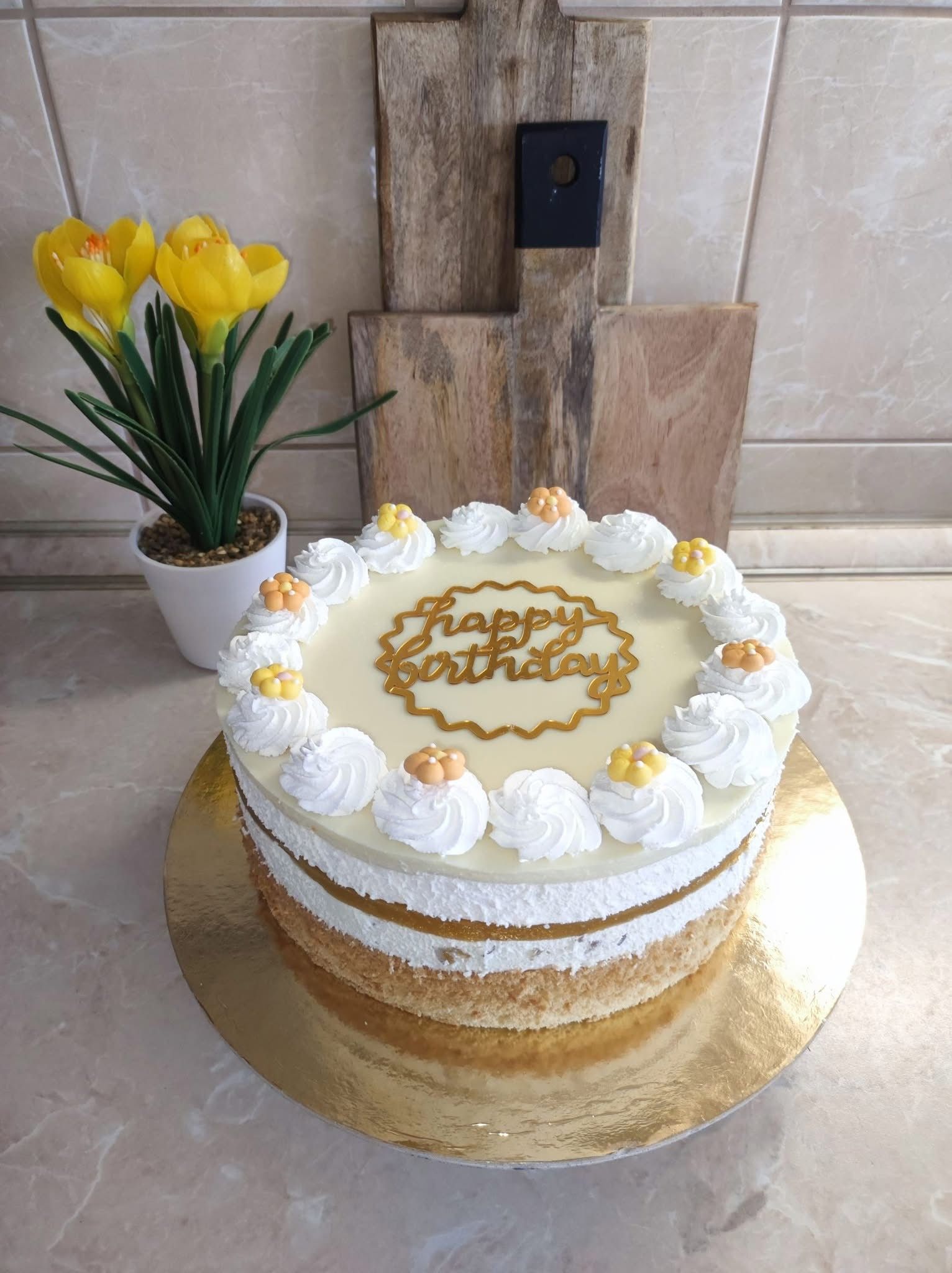 Fehér csokis őszibarack torta