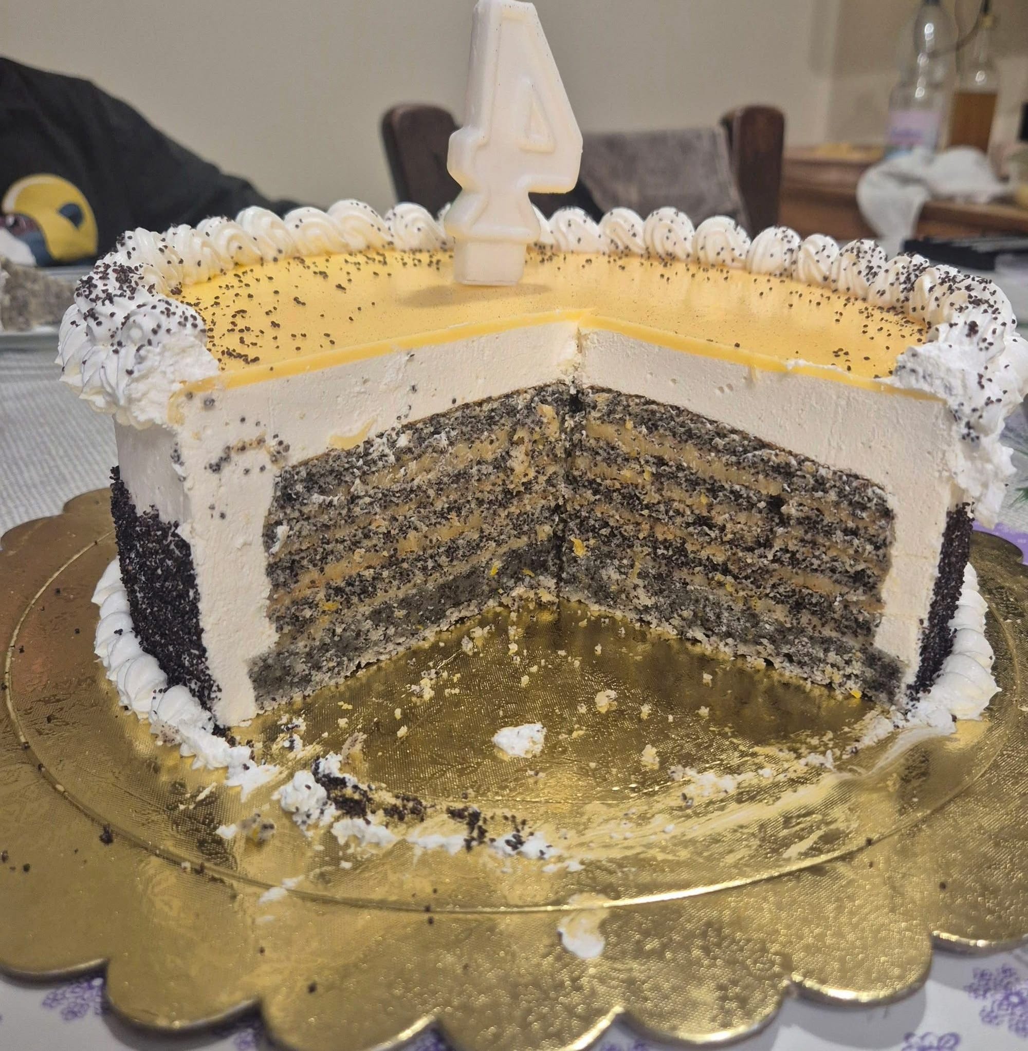 Málnás mák torta csillagánizsos vanília mousse-szal