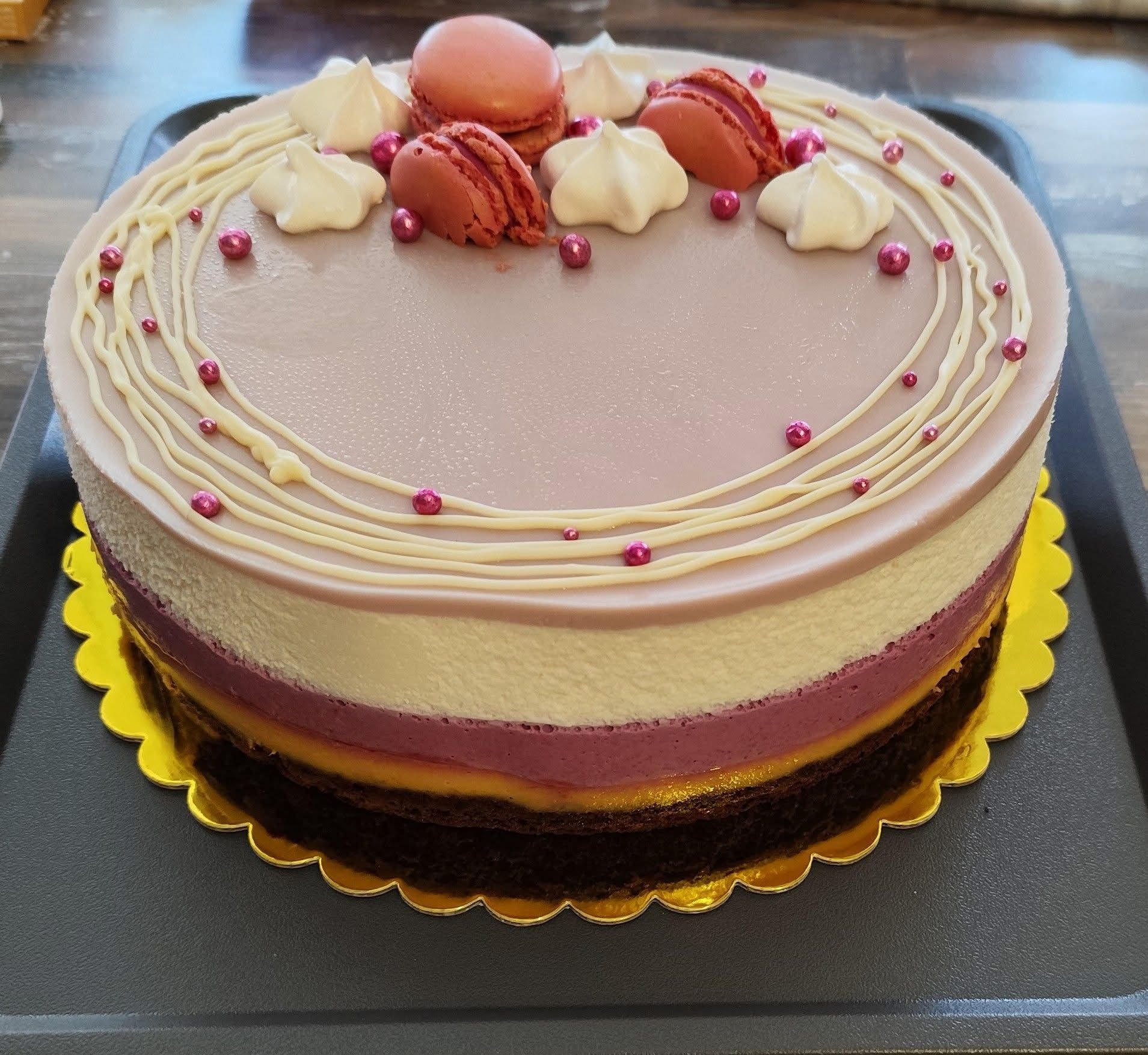 Áfonyás-barackos levendula torta fehér csokoládéval