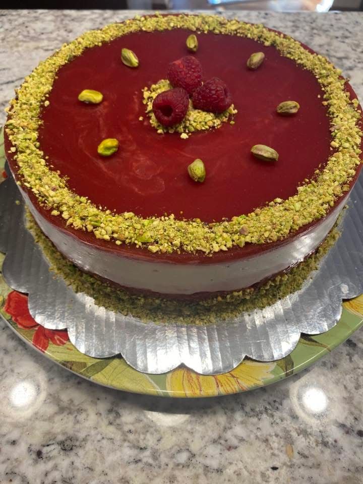 Málnás vérnarancsos kefir mousse torta pisztáciával