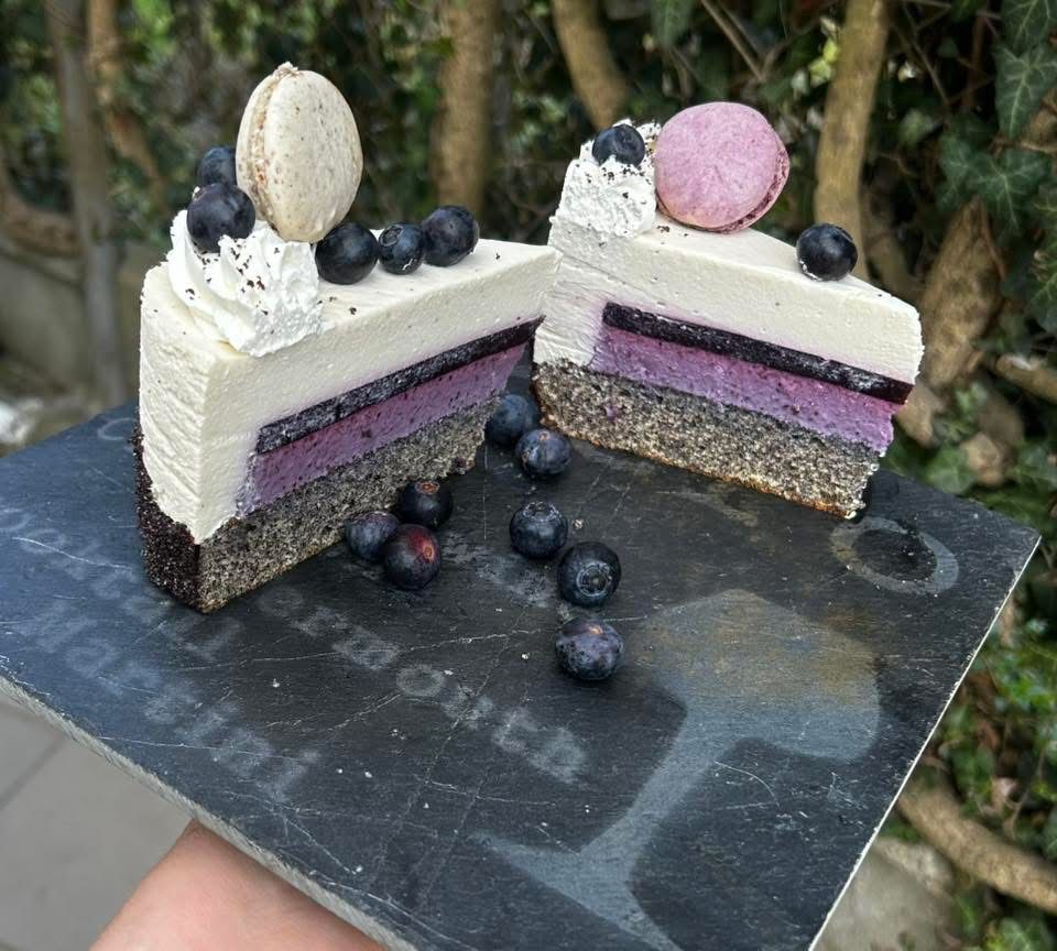 Kefires Earl Greay torta áfonyával és mákkal
