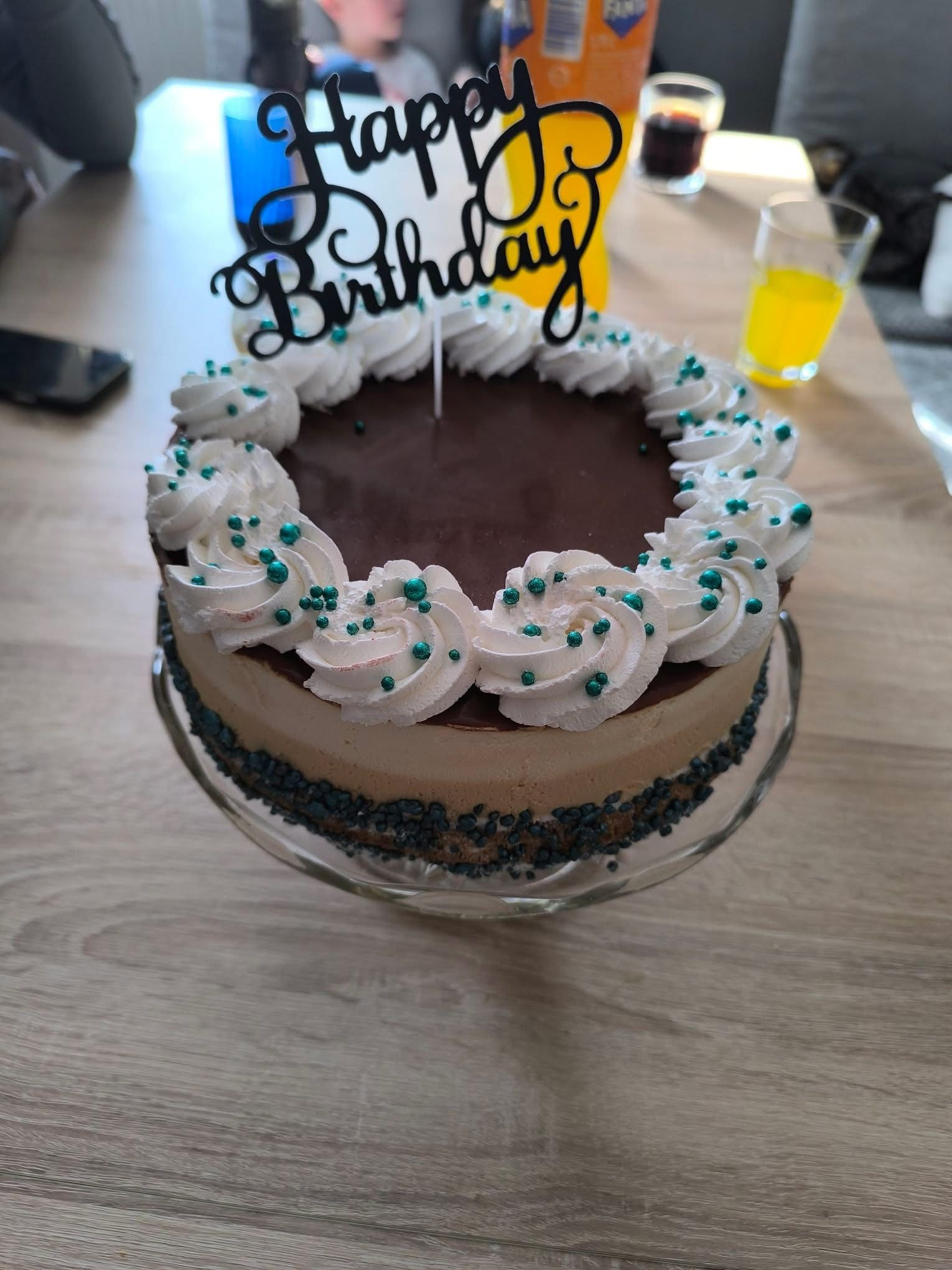 Fehér csokis sós karamell torta