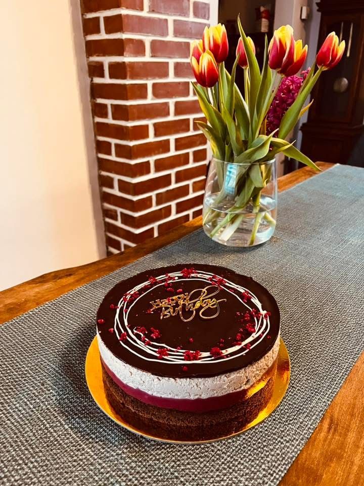 Csokis tejbegríz torta málnával