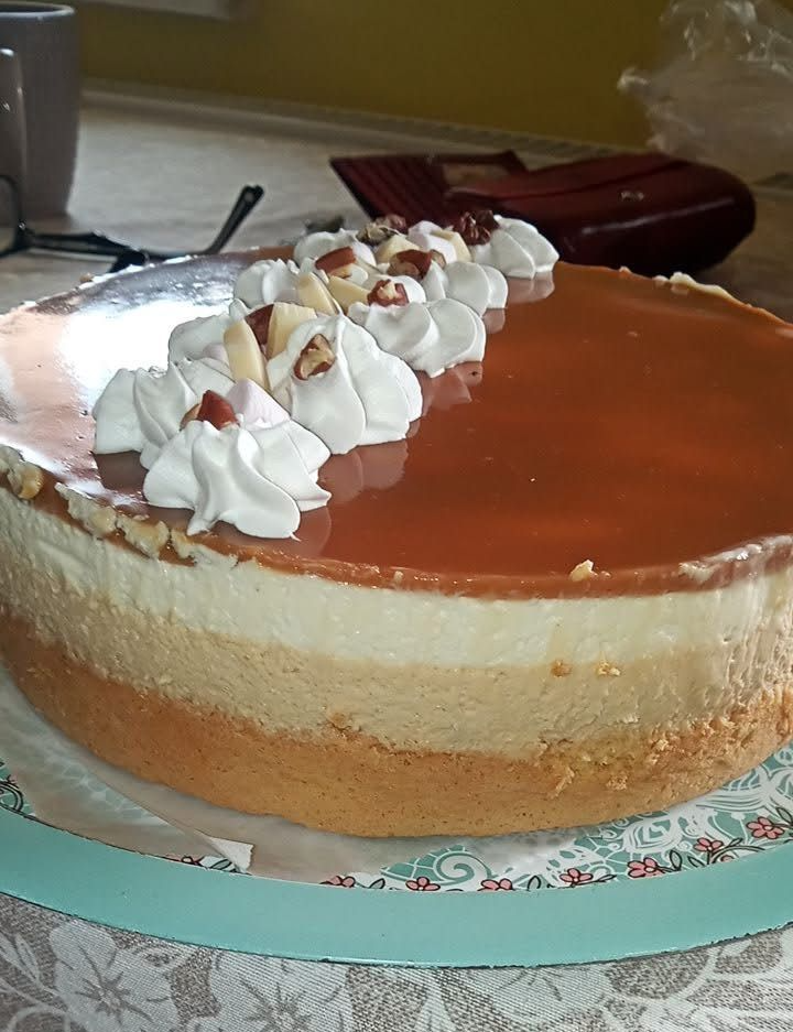 Fehér csokis sós karamell torta