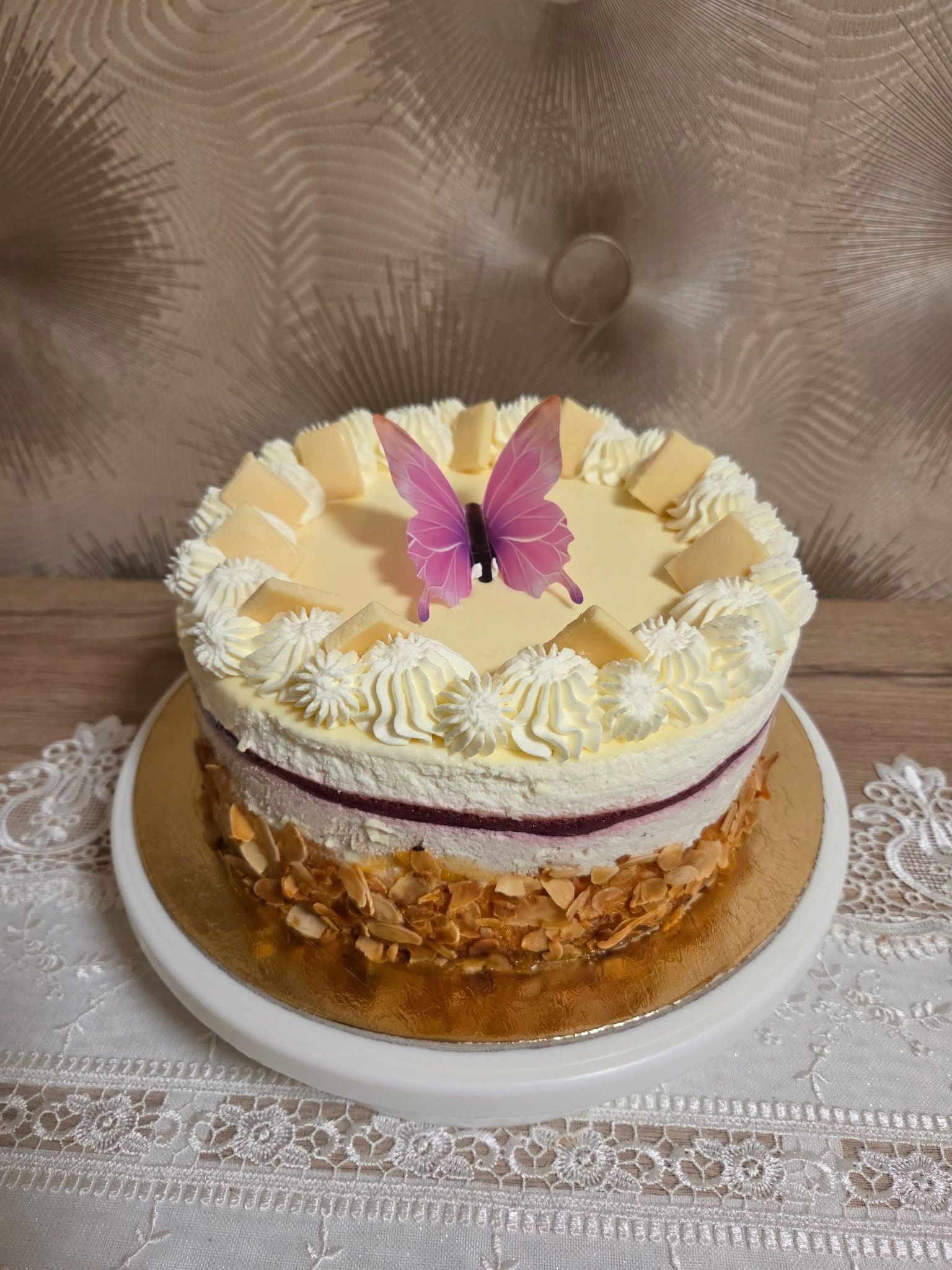 Vaníliás gezstenye torta rumos meggyel