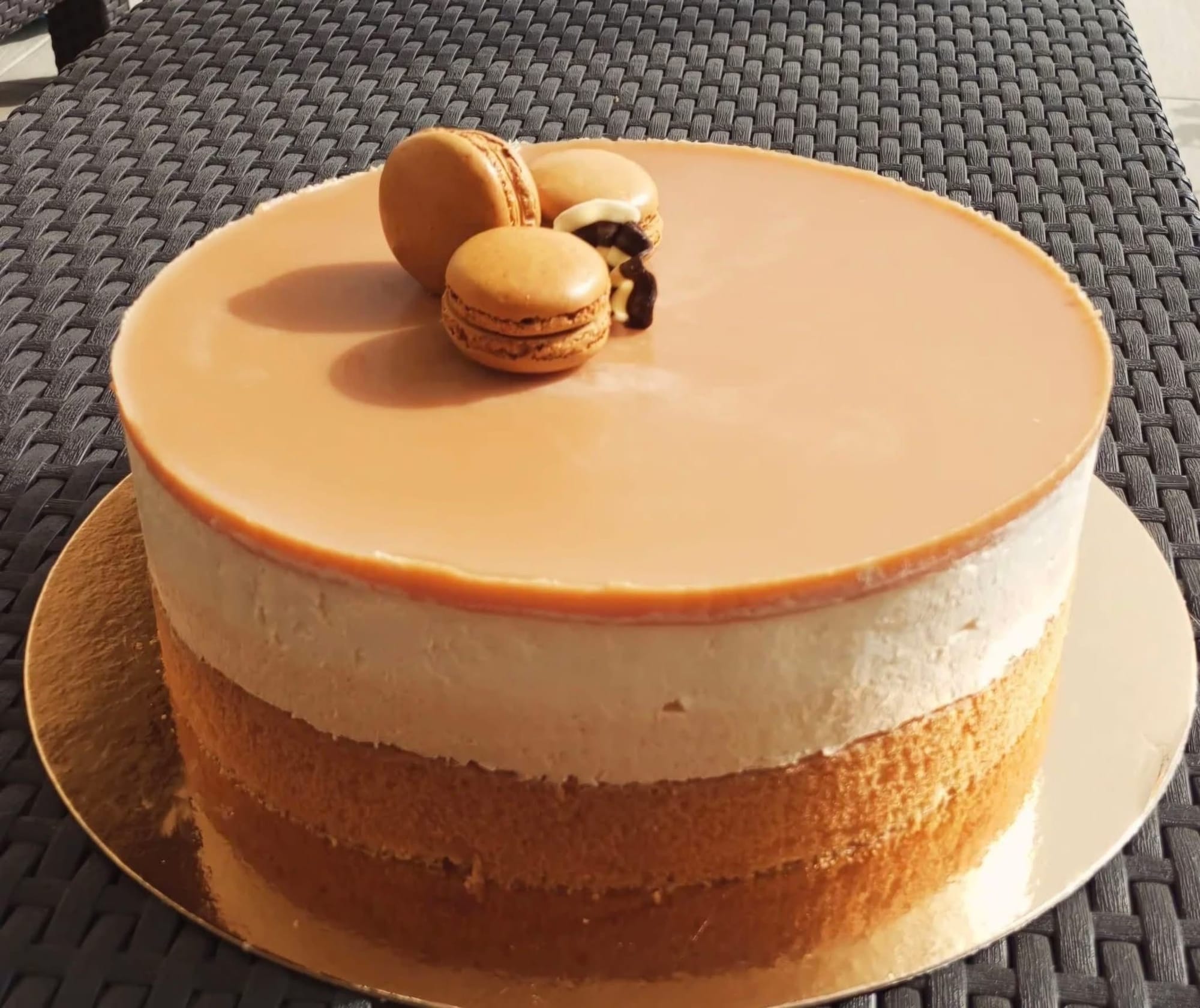 Fehér csokis sós karamell torta
