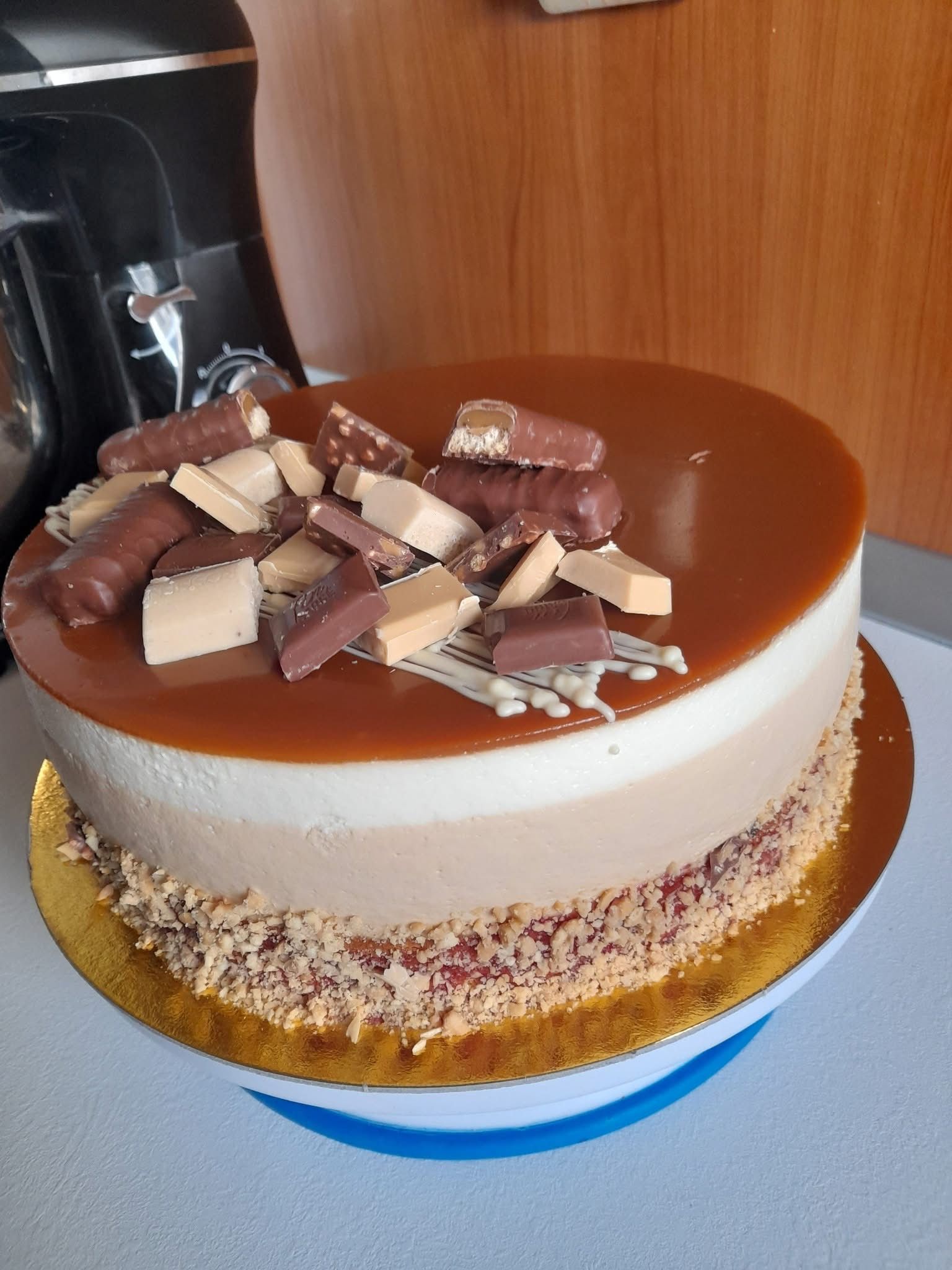 Fehér csokis sós karamell torta